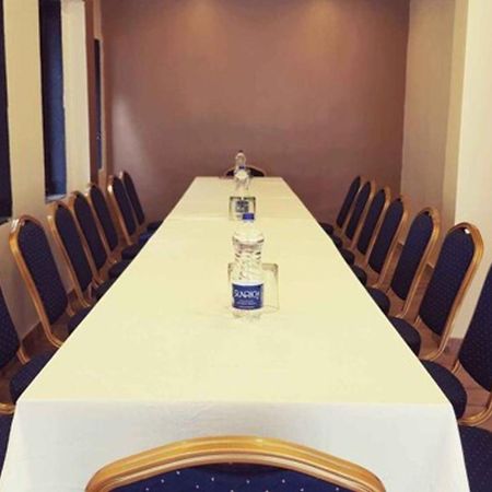 Hotel Ashoka, Pune Yerandwane Dış mekan fotoğraf