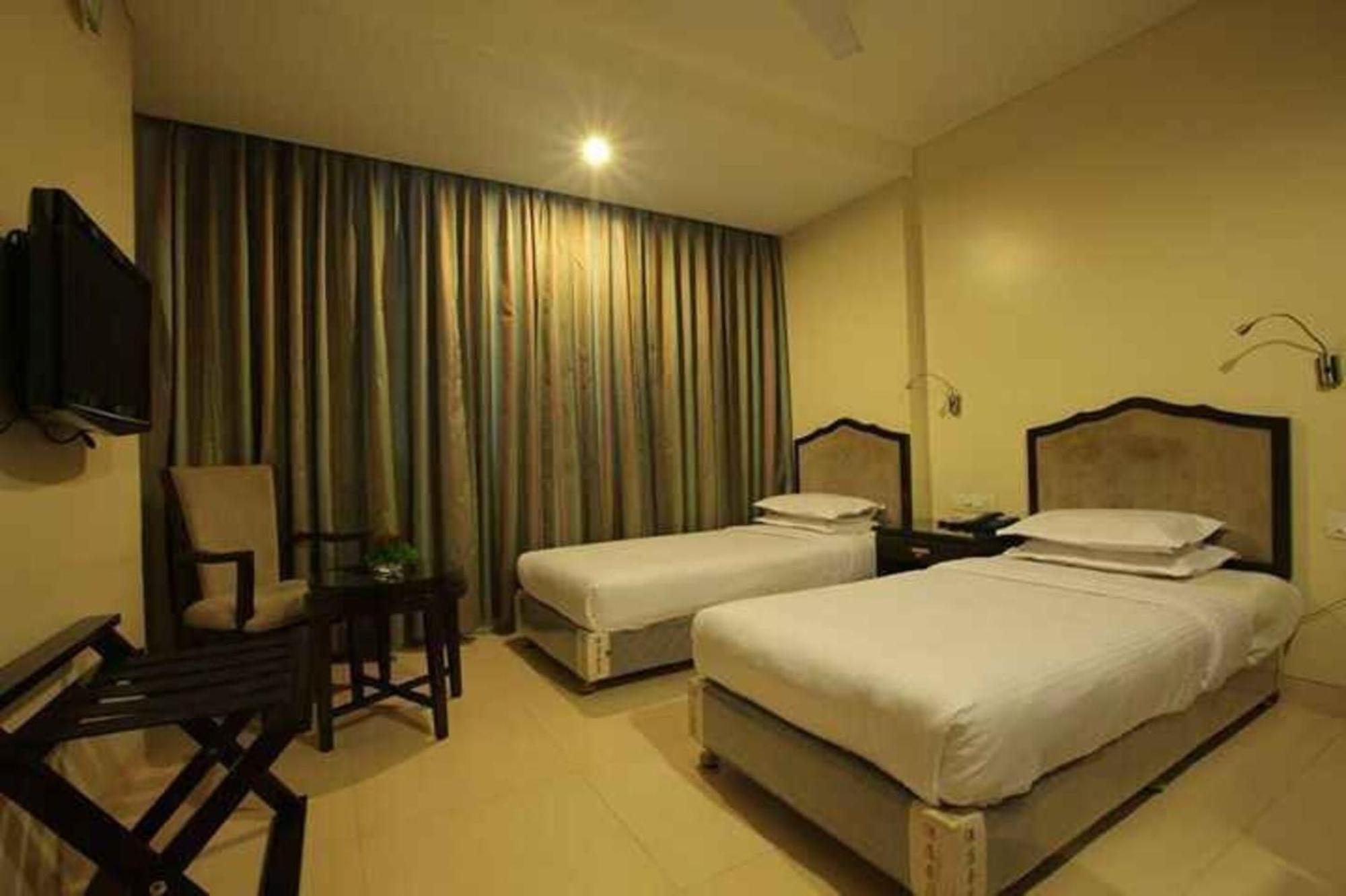 Hotel Ashoka, Pune Yerandwane Dış mekan fotoğraf